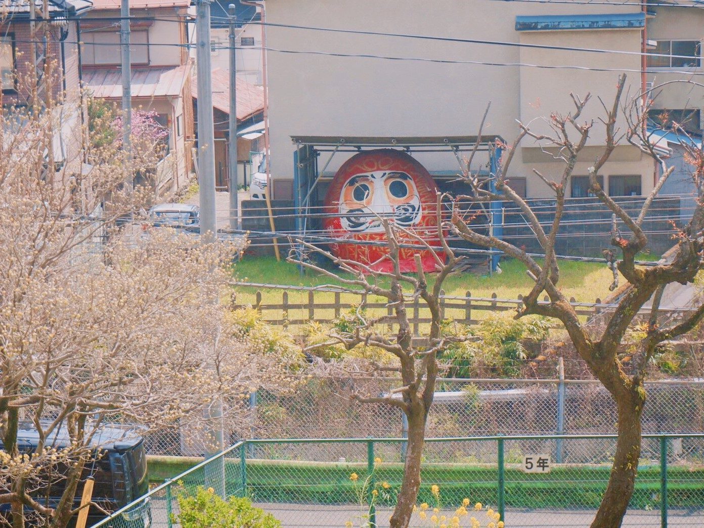 線路沿いのだるま