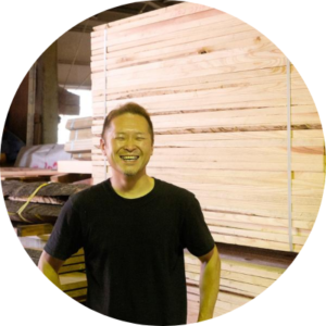 山栄材木店の山崎さん