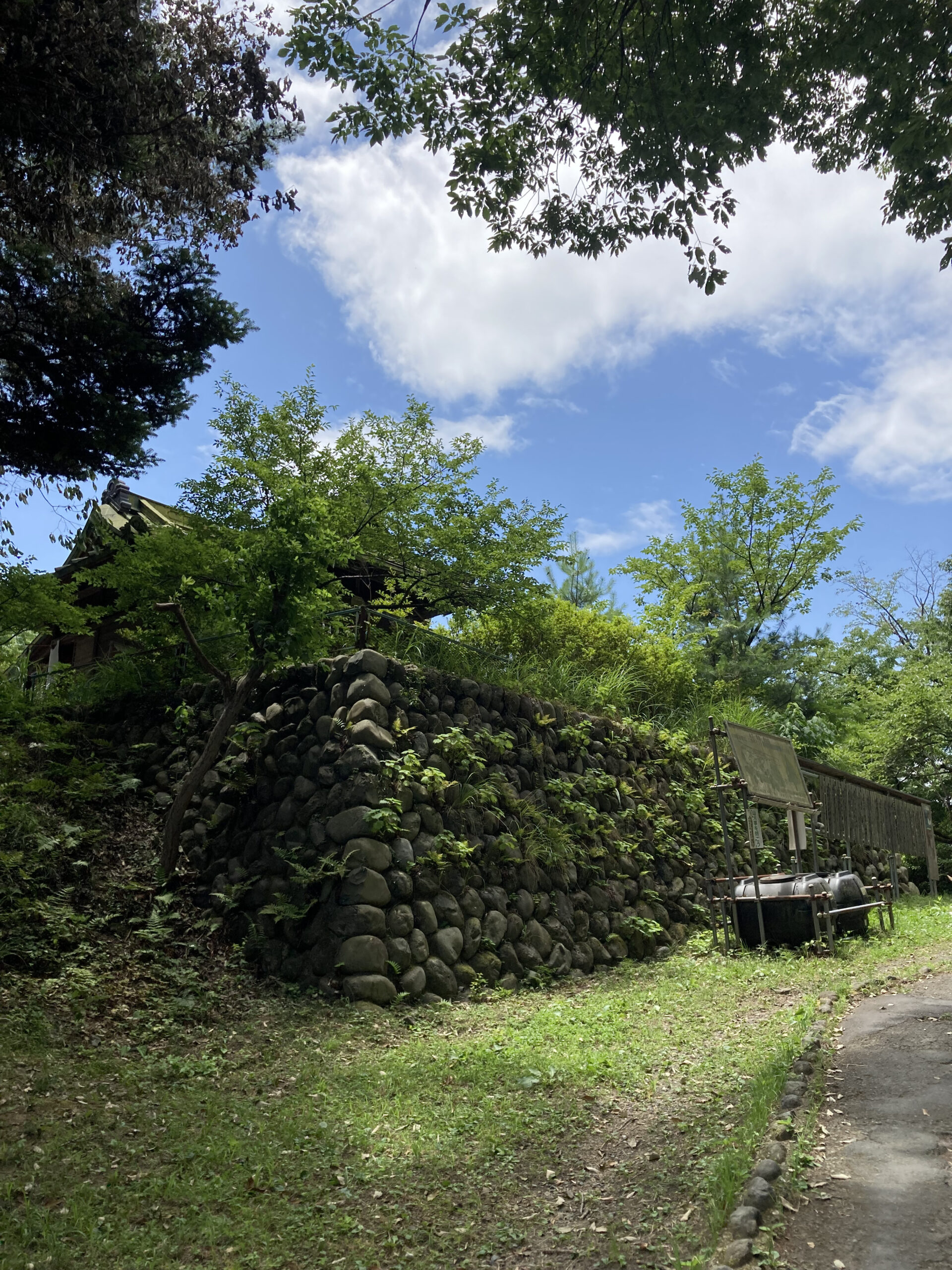 神社の石垣