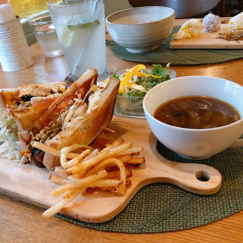 まんぷくご飯¥1,000(ドリンク付)