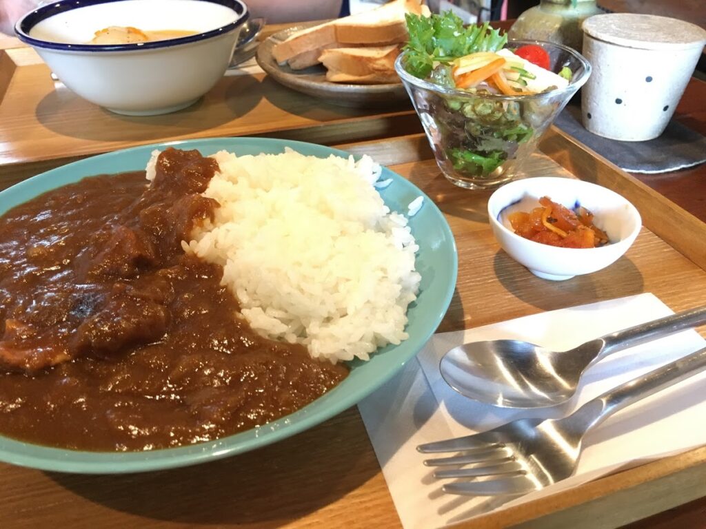 ランチのカレーセットです