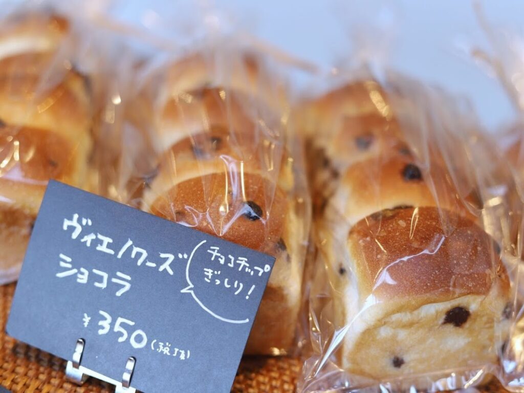 チョコチップがぎっしり入ったヴィエノワーズショコラです