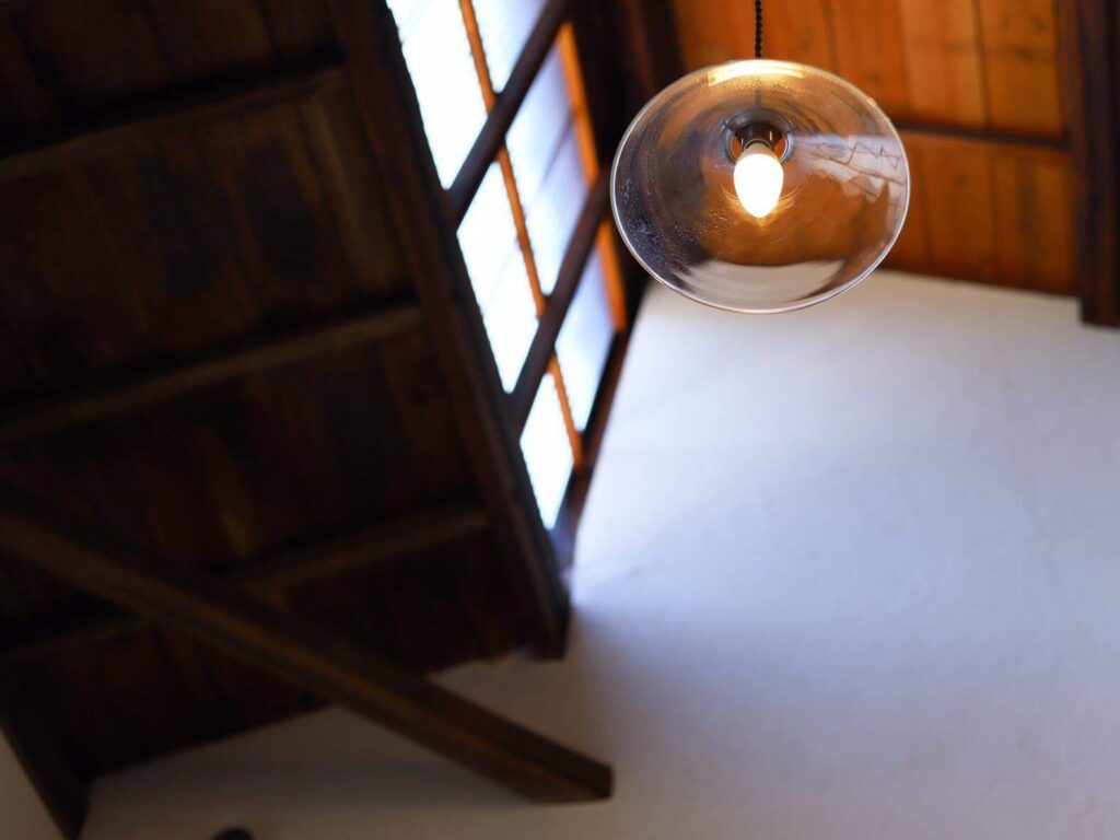 店内の天井に吊るしてあるライトです
