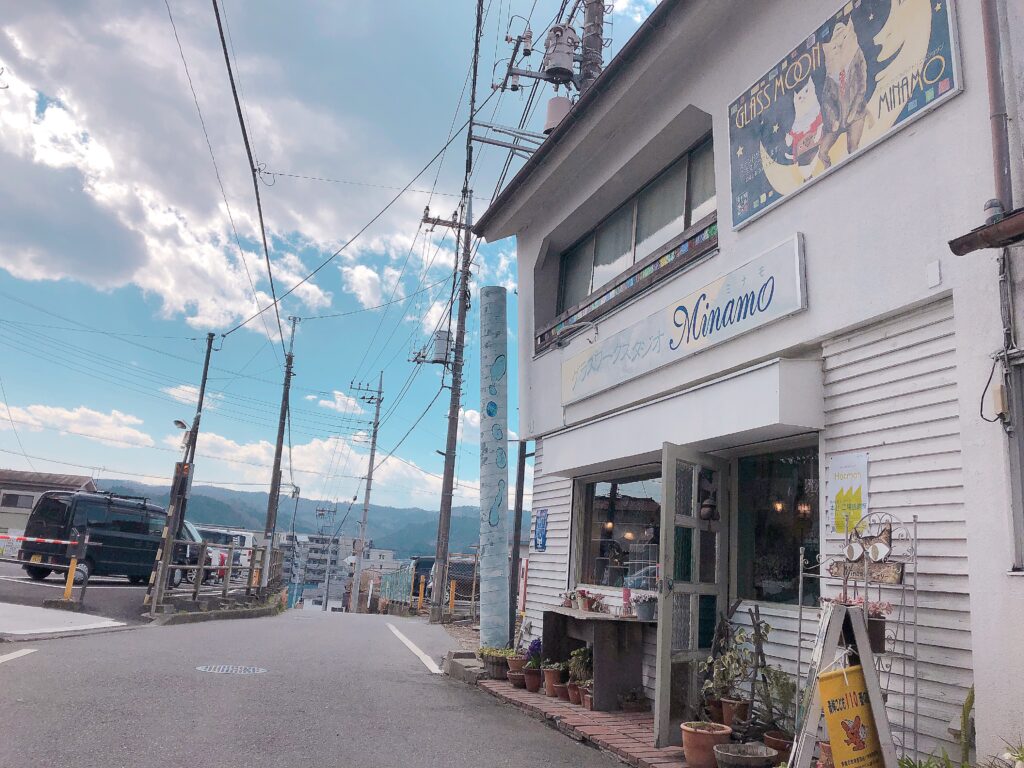 青梅駅近くのグラスワークスタジオMinamoの外観です