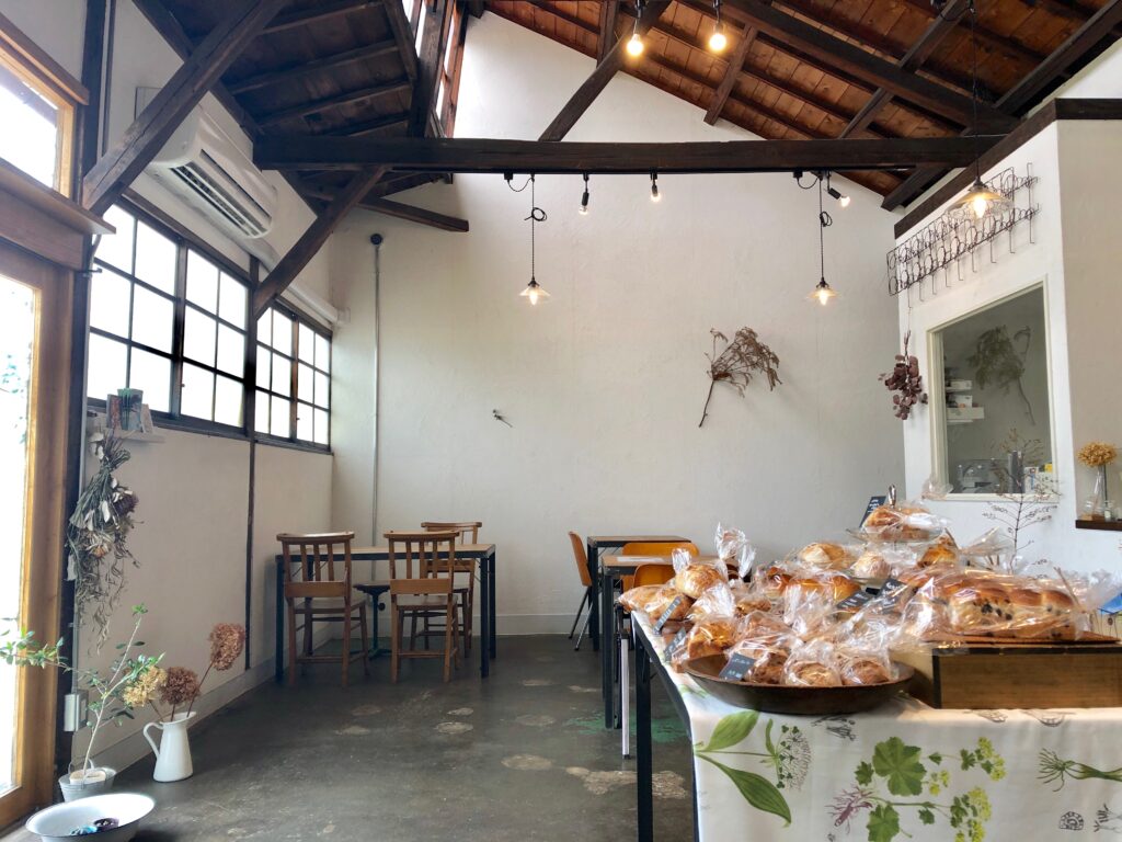青梅のパン屋noco BAKERY & CAFÉの店内の様子です