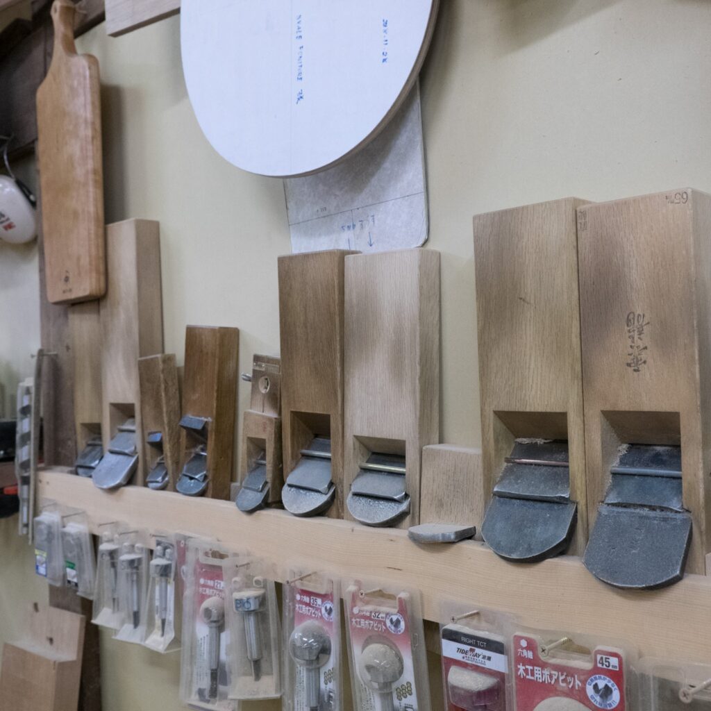 家具作りに使うカンナが並んでいます