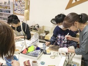 ステンドグラス教室の様子です
