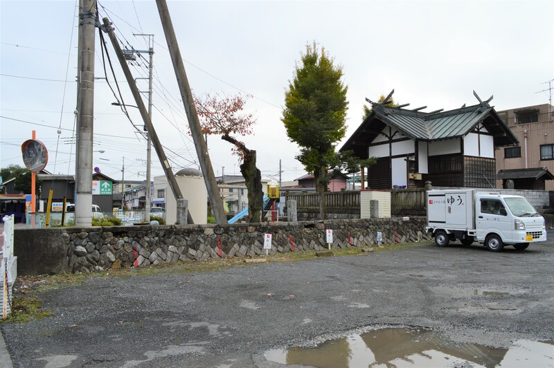 青梅　とうふ工房ゆう　駐車場　トラック