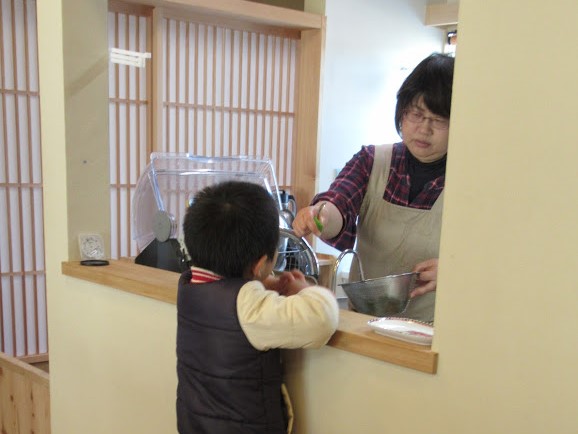 青梅　どろんこの森　調理室