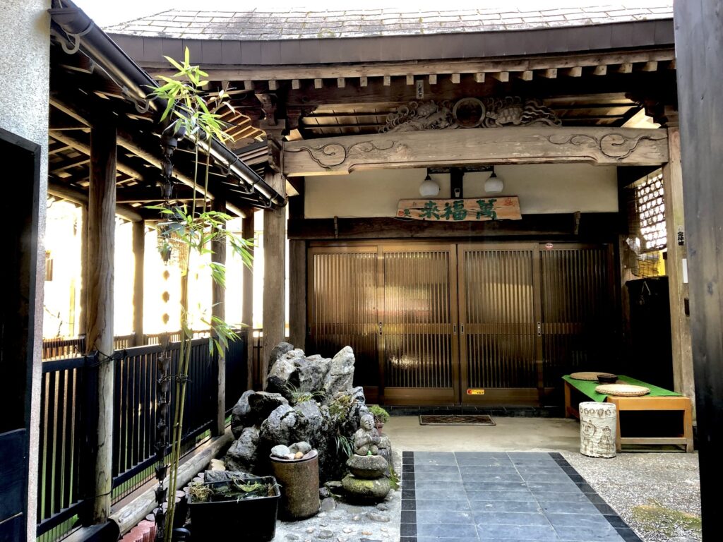 青梅　御岳山　蔵屋　玄関