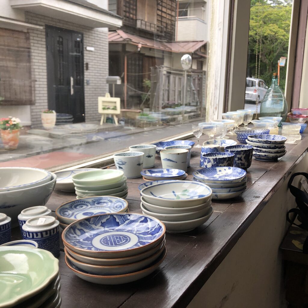 青梅　夏への扉　骨董　器