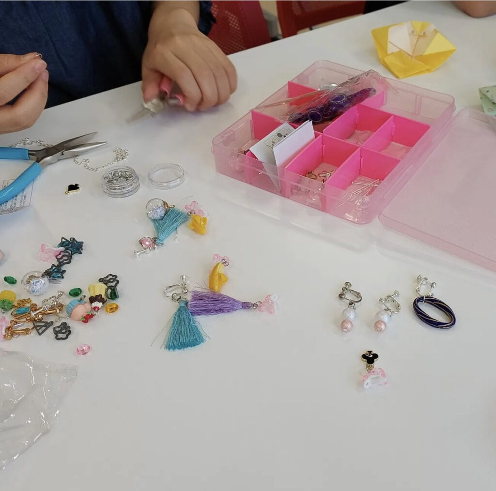 青梅 フリースペース ロビンソン アクセサリー作り