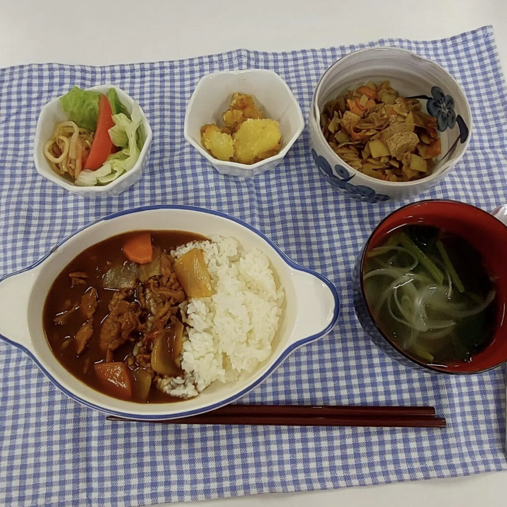 青梅 フリースペース ロビンソン 昼食