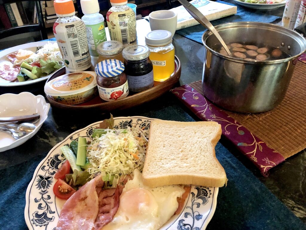 青梅　風土舎ハクナマタタ　料理　野菜スープ　天然酵母　食パン