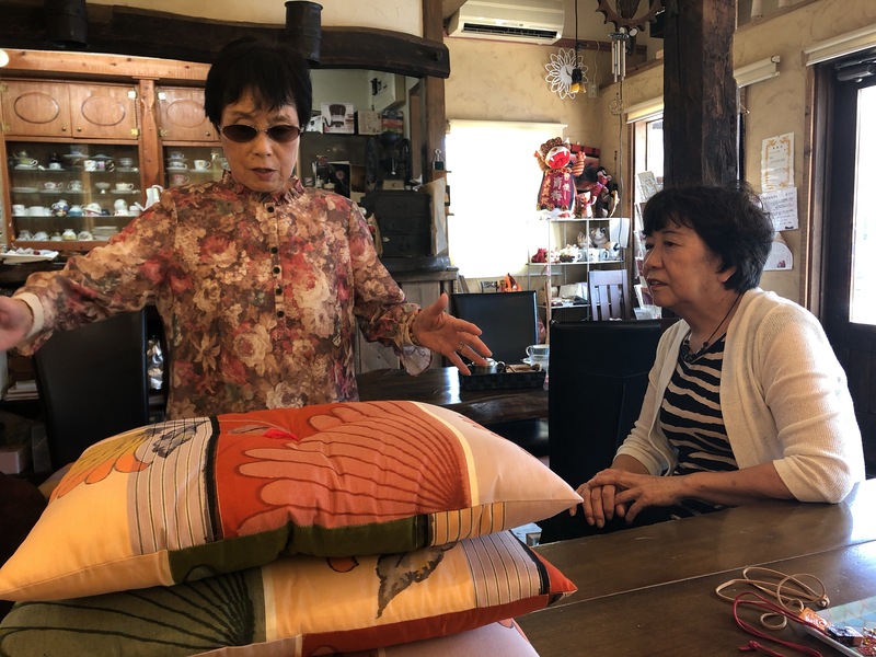 青梅　はこ哉　青梅夜具地　座布団