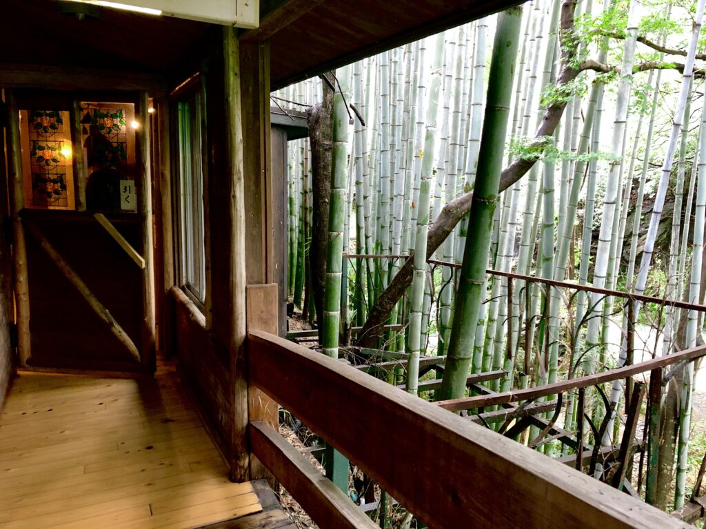 青梅　儘多屋　廊下　竹林