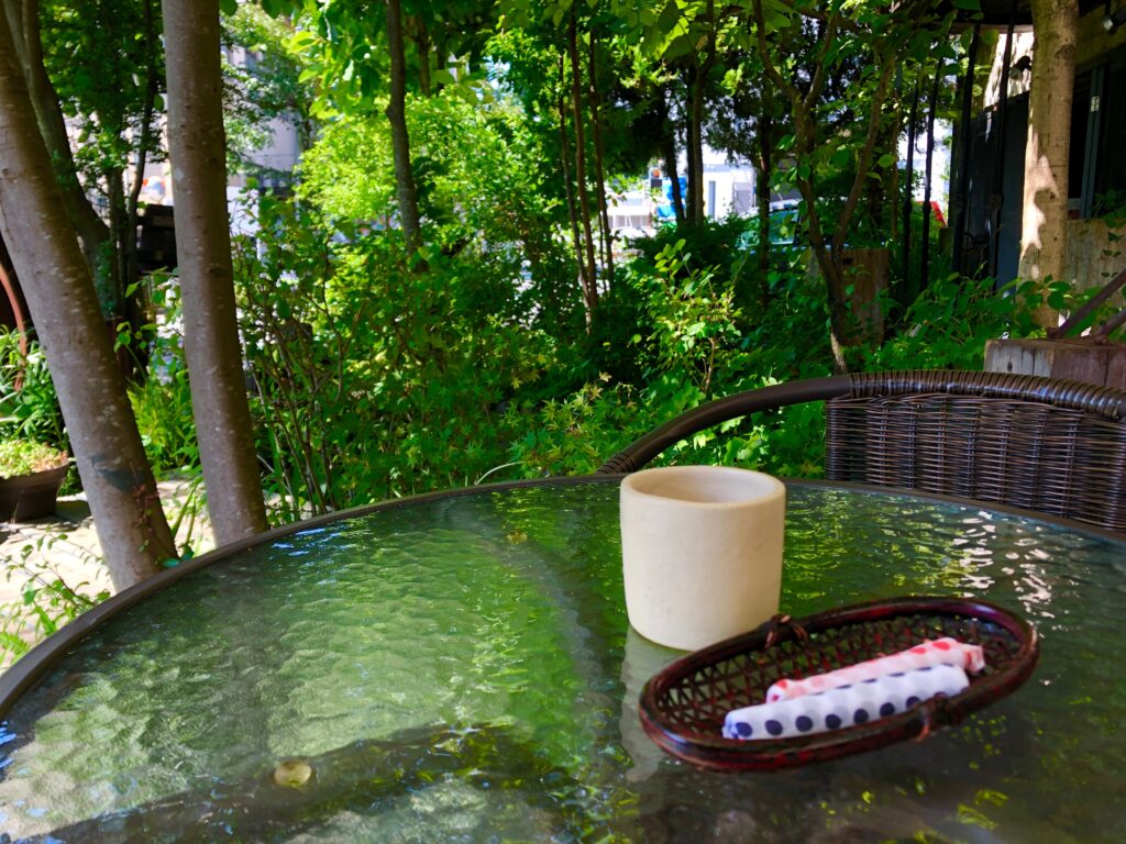 カフェ　繭蔵　テラス席