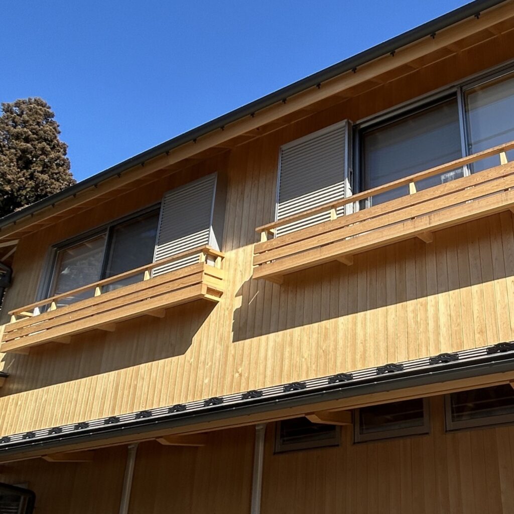 御岳山　うつぼや荘　外観　ヒノキ