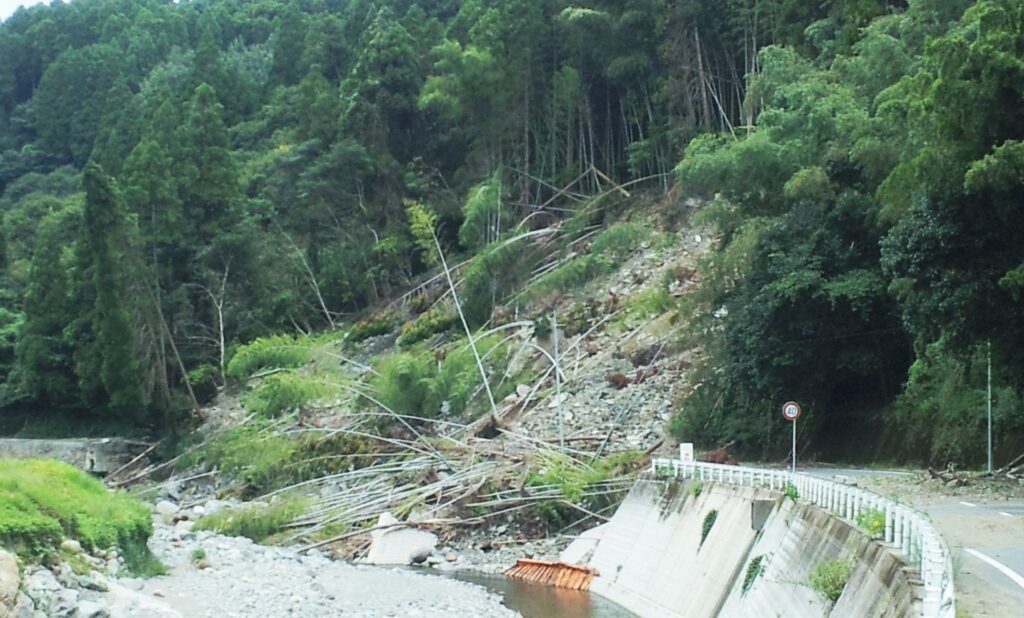 土砂崩れ