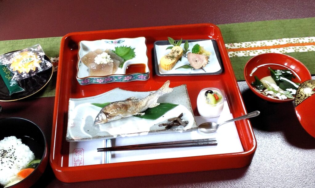 御岳山 秋山荘 鮎の塩焼き御膳