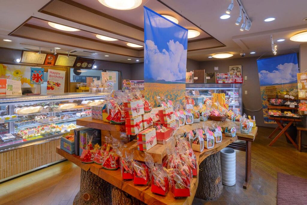 青梅　パティスリーシャロン　店内