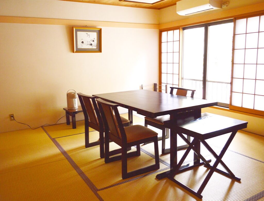 御岳山　藤本荘　客室　椅子席
