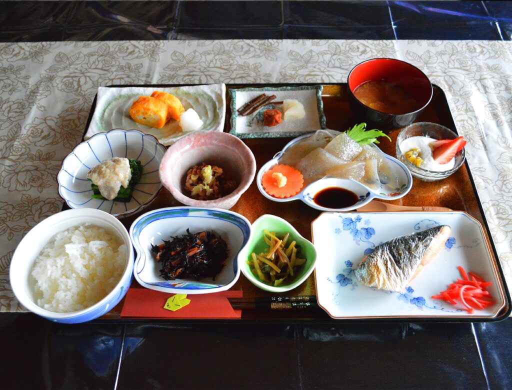 御岳山　片柳荘　朝食御前