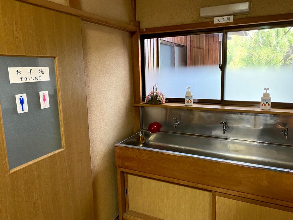 御岳山　憩山荘　トイレ　洗面所