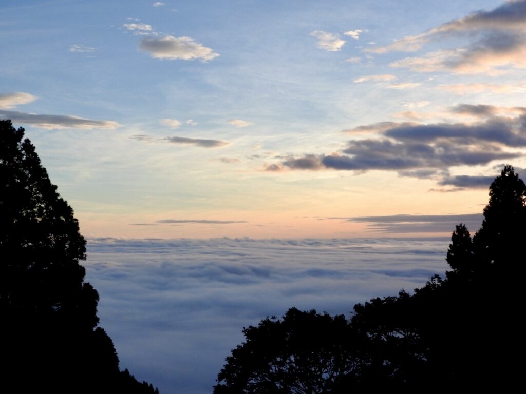 御岳山 登奈利荘 雲海
