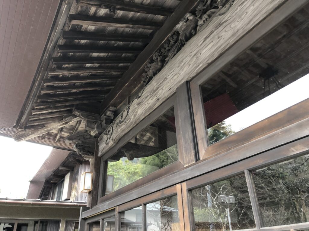 御岳山　御岳山荘　軒下