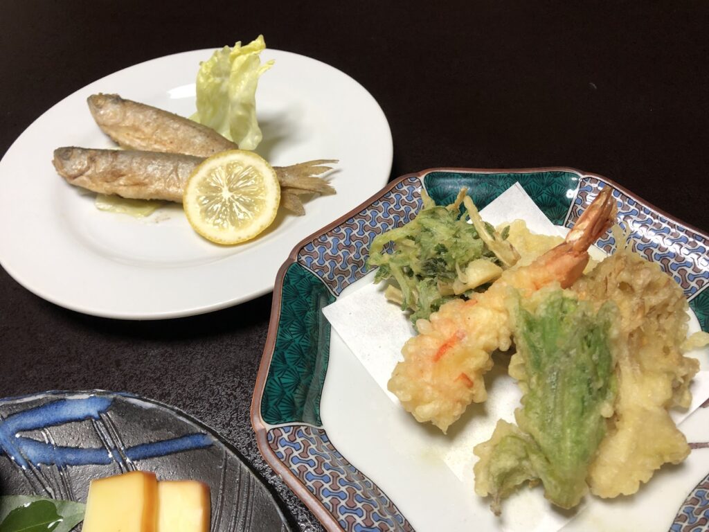 御岳山　御岳山荘　料理　川魚のフライ