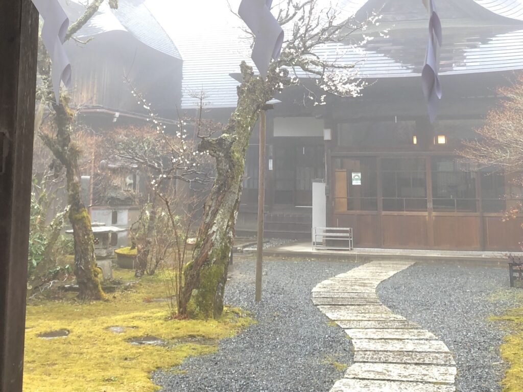御岳山　御岳山荘　霧　外観
