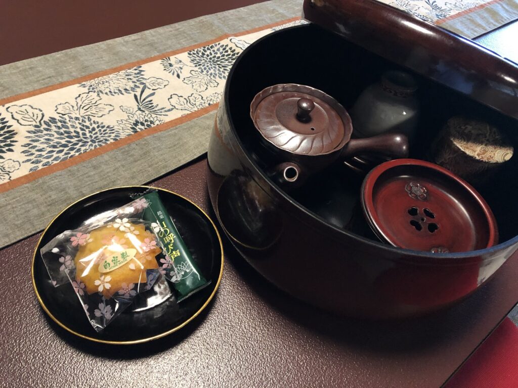 御岳山 秋山荘 お茶 お菓子