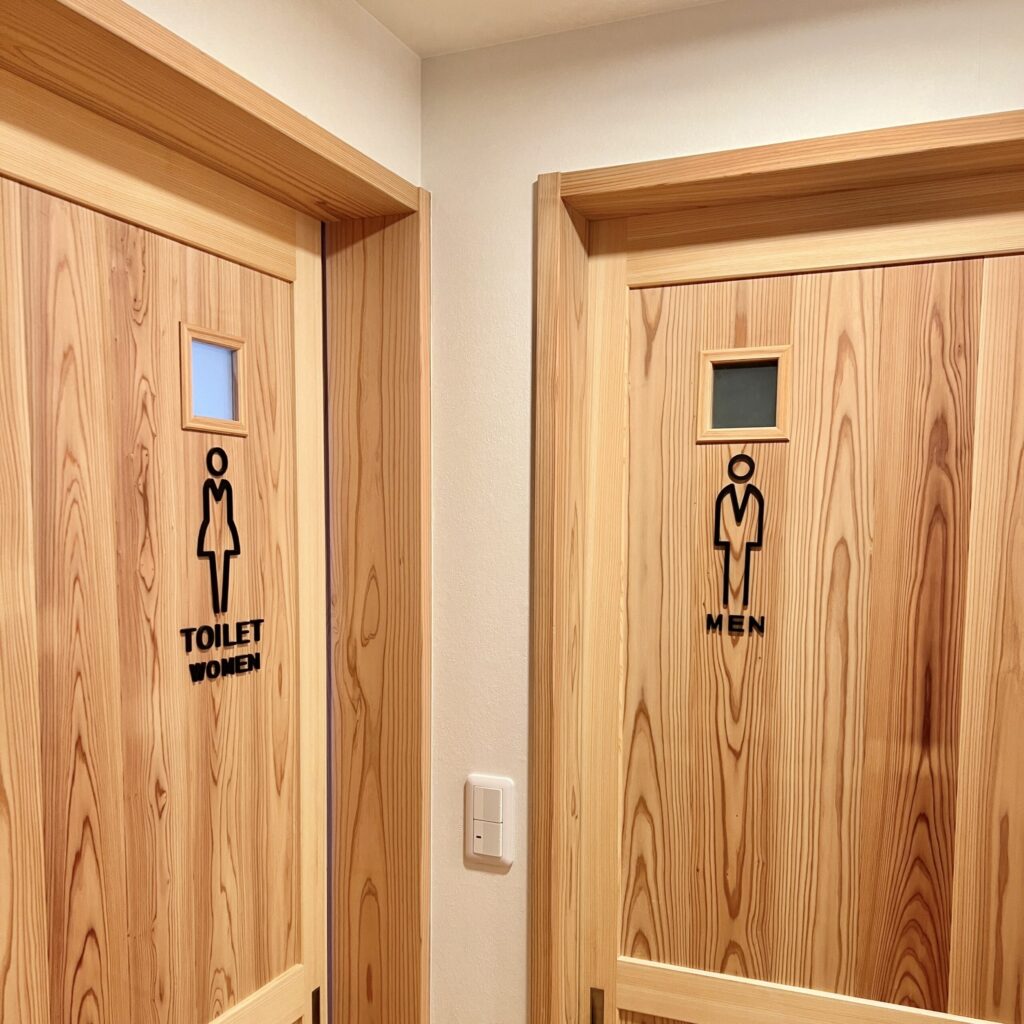 御岳山　うつぼや荘　トイレ　入り口