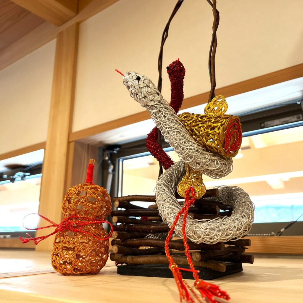 御岳山　うつぼや荘　水引きアート
