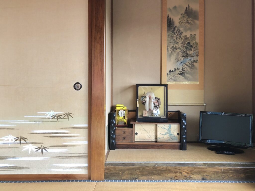 御岳山　片柳荘　客室　日本人形