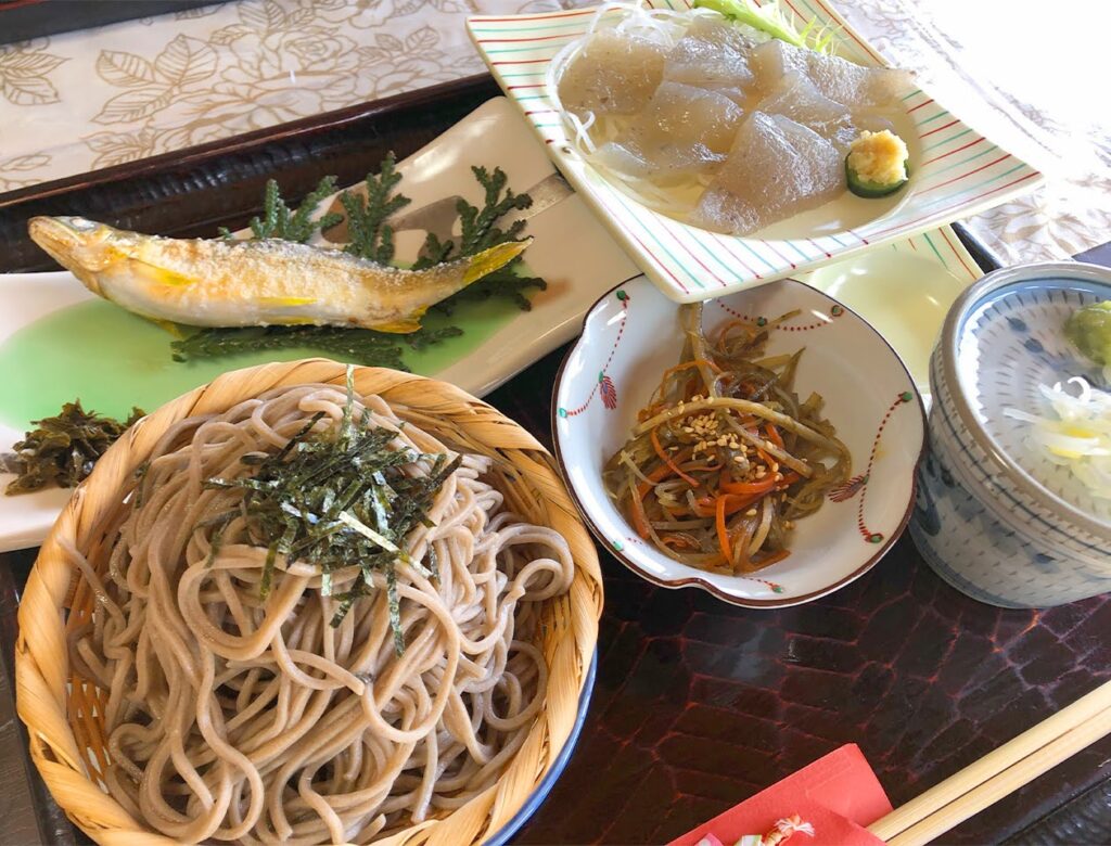 御岳山　片柳荘　川魚のランチセット