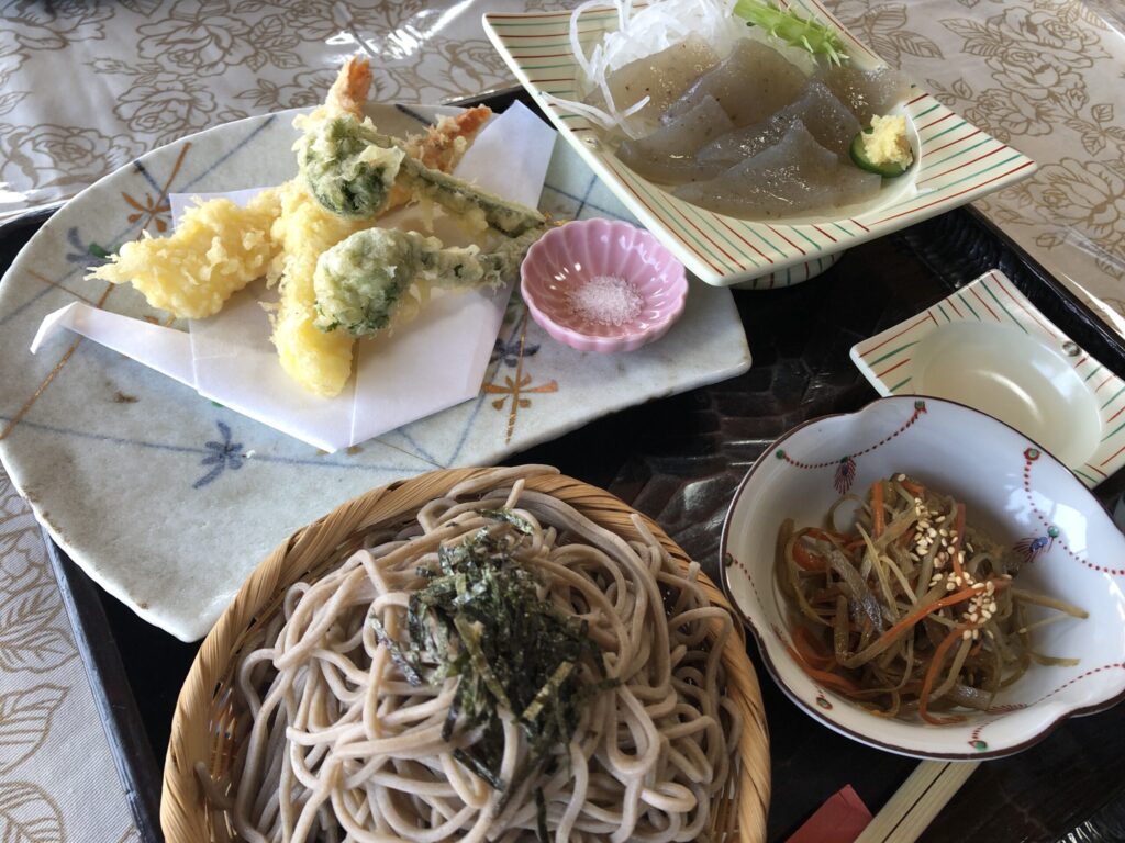 御岳山　片柳荘　山菜天ぷらのランチセット