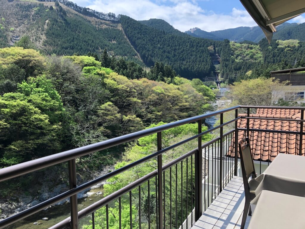 青梅　御岳山　やお九　ベランダ　見晴らし