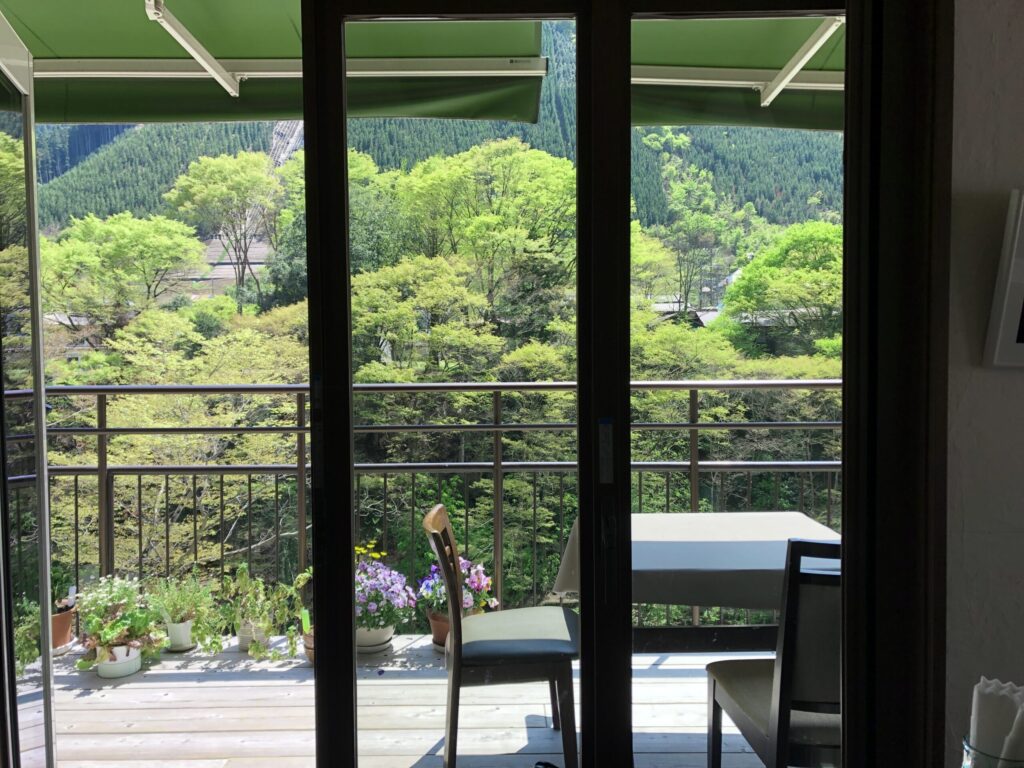 青梅　御岳山　やお九　ベランダ