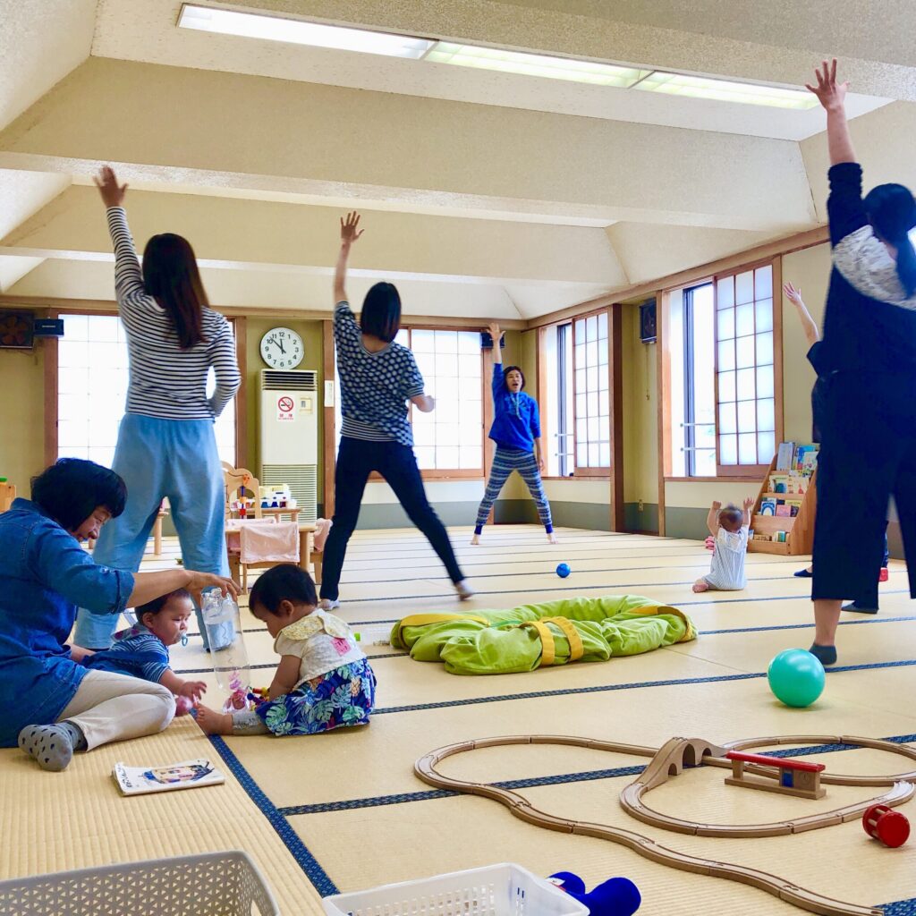 長淵保育園　子育て広場　ほのぼの&とことこ　エアロビ