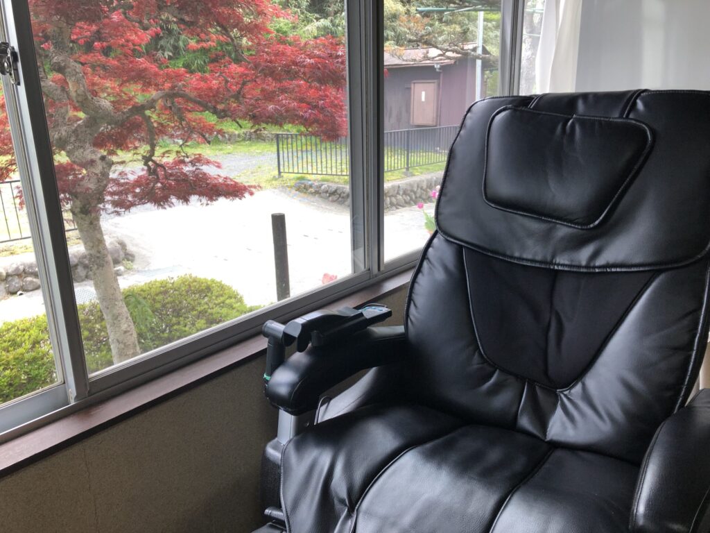 御岳山　憩山荘　ロビー　マッサージチェア