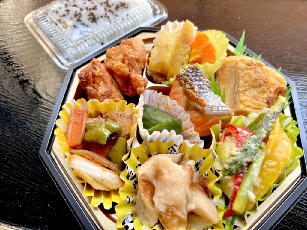 御岳山　南山荘　お弁当　フルーツ