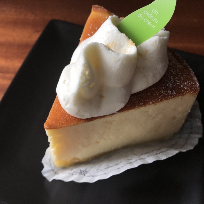 青梅　パティスリーテロワール　スフレチーズケーキ