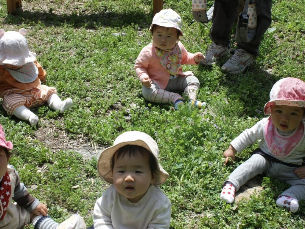 青梅　保育園　かぷかぷ山のようちえん　子供

