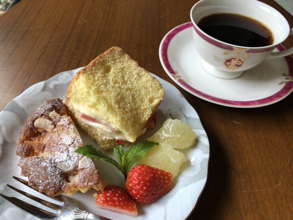 御岳山 秋山荘 手作りケーキ付き コーヒーセット