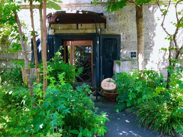 青梅　繭蔵の外観