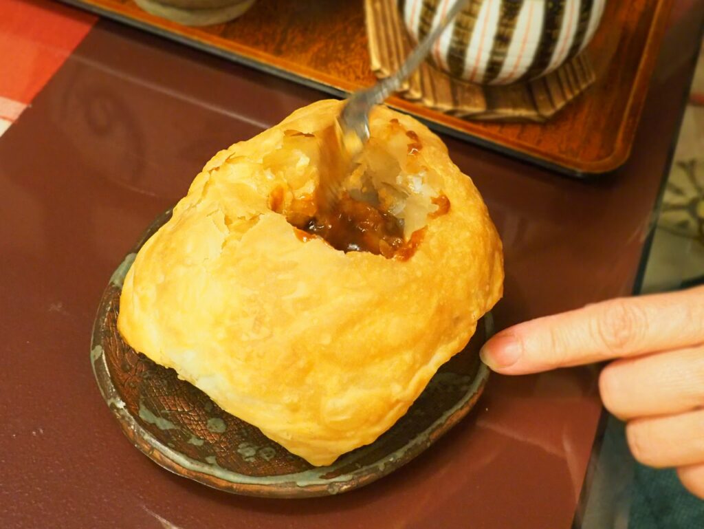 御岳山　山香荘　鹿肉のワイン煮パイ包み焼き