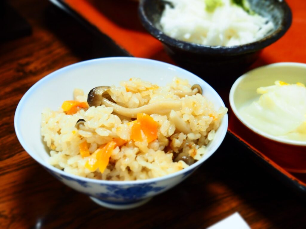 御岳山 町久保田 しめじの炊き込みご飯