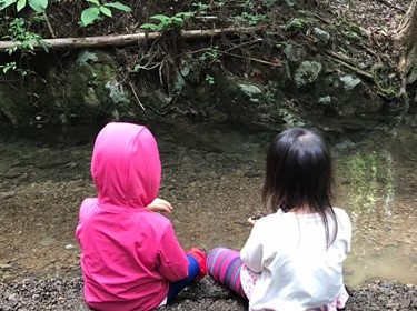 青梅　保育園　かぷかぷ山のようちえん　川遊び